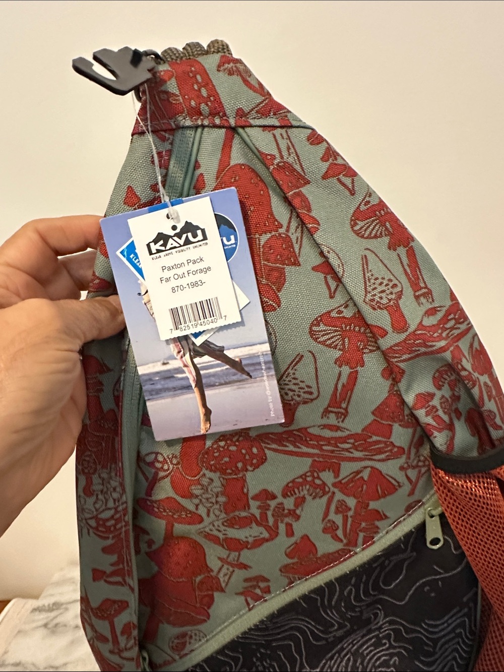 KAVU Men’s Red Mushroom Sling Bag Paxton pack far out forage NEW NWT - Picture 2 of 7